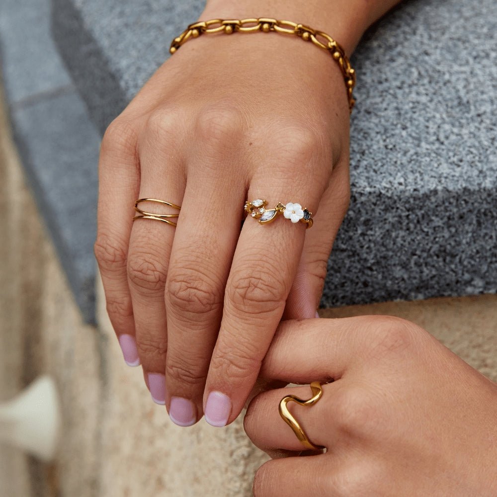 Crystal White Blossom Ring Gold — view 2